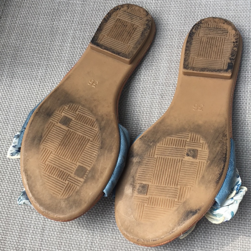 Steve Madden Blue Floral Slides - Picture 5 of 6